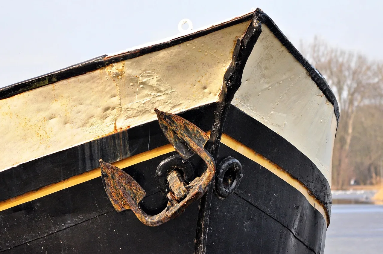 Boat hull mount