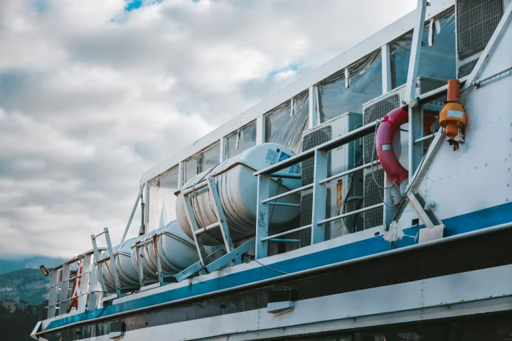 Lithium vs AGM for Boats: Which Wins?