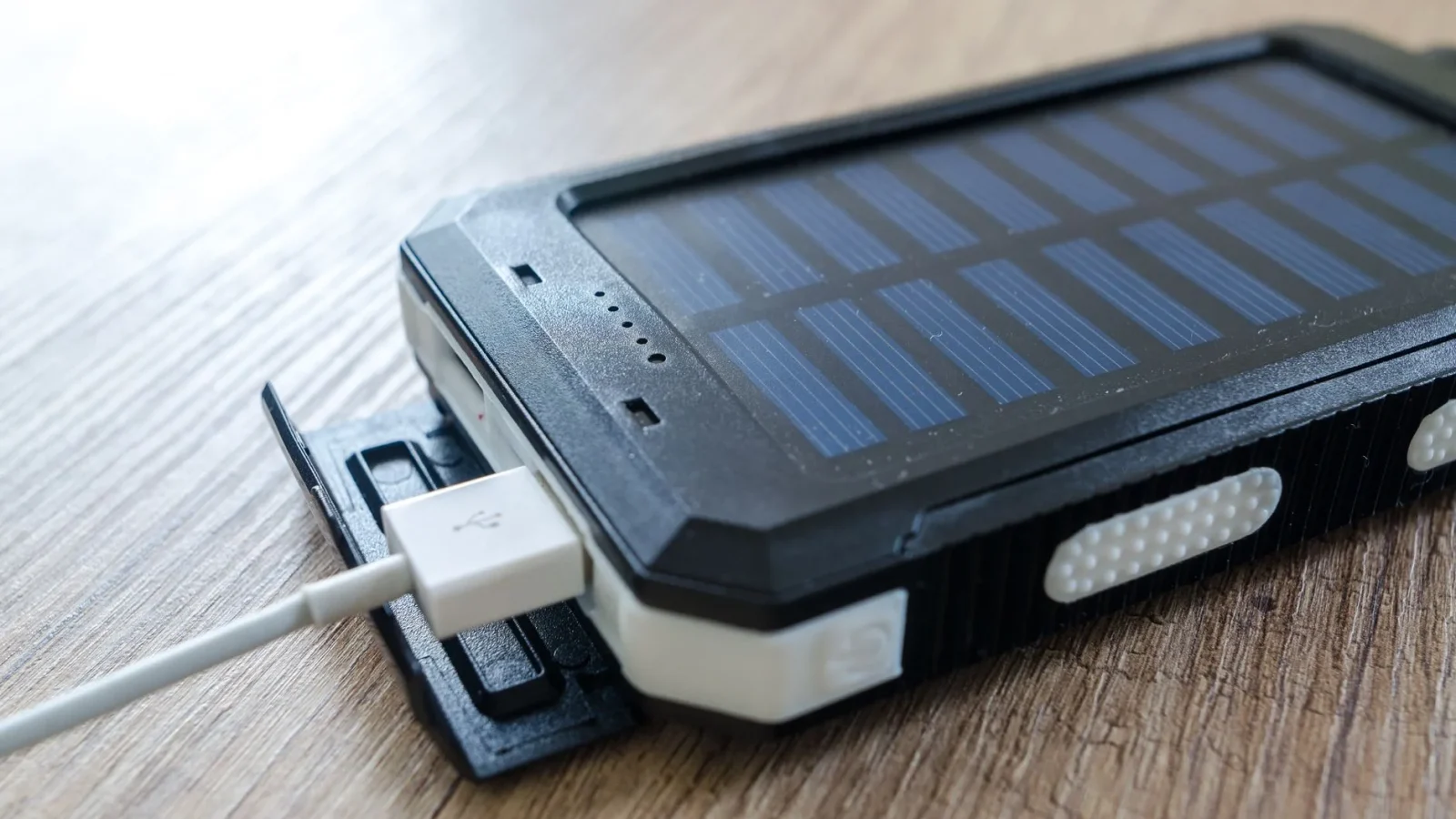 MPPT vs PWM Solar Controllers