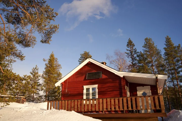 Winter Solar Charging for Stored Boats
